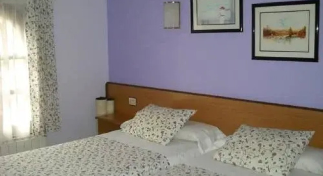 Pensión Zeus, Rezerwuj Hotel Hotele w Baskonia z parkingiem, Parking