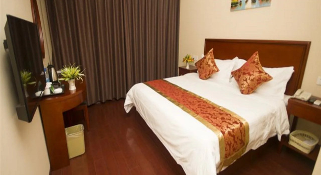 Green Tree Inn Taizhou Xinghua Wanda Plaza