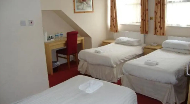 Трёхместный номер Classic Whites Hotel