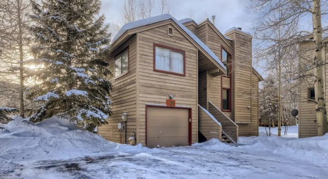 Коттедж Mountainside 753 3 Bedroom Home by RedAwning