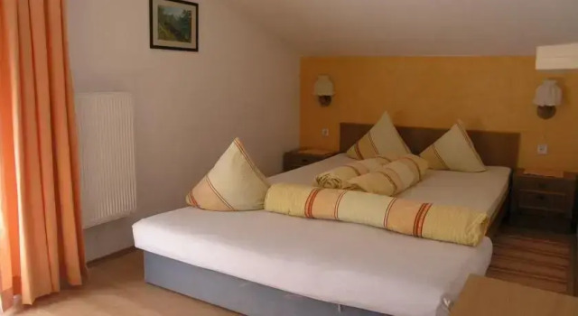 Haus Felsneck, Rezerwuj Hotel Hotele w Tyrol z parkingiem, Parking