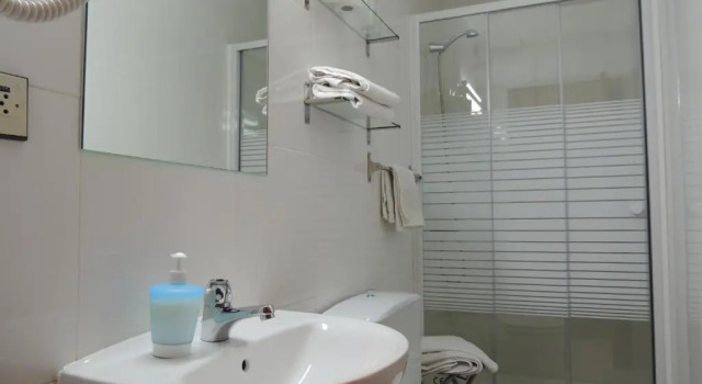 Трёхместный номер Standard Hostal Cervantes