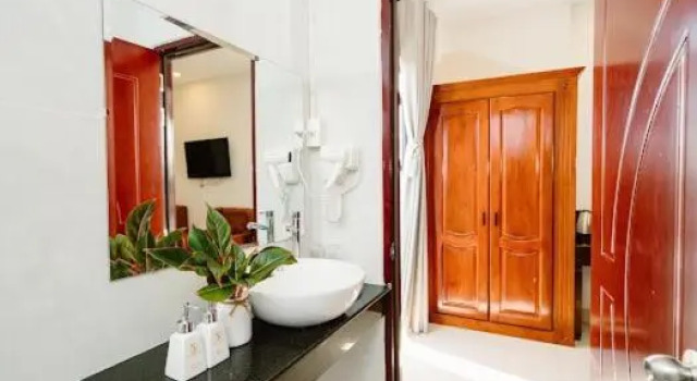 Четырёхместный номер Deluxe NAM CẦN THƠ HOTEL