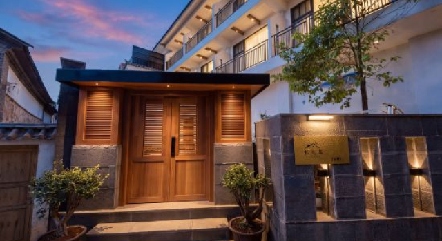 LiAng·Muliju Seaview Garden Homestay (Dali Shuanglang Erhai Branch)