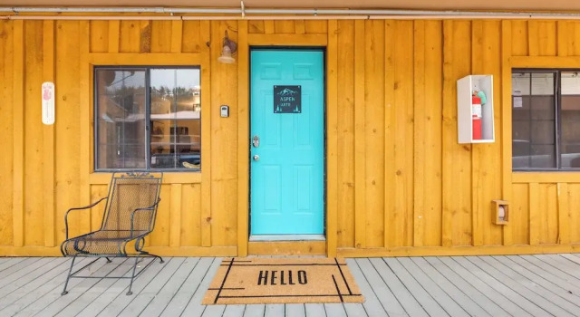 Steps to Main Street! Cozy Red River Getaway, Varaa Huoneisto Red River 