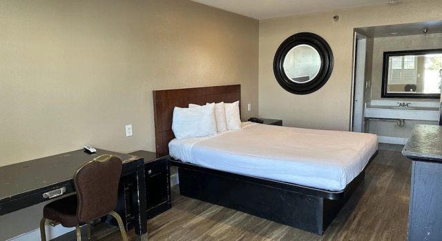 The Dixie Orange County, Book Hotel Stanton Disneyland California
