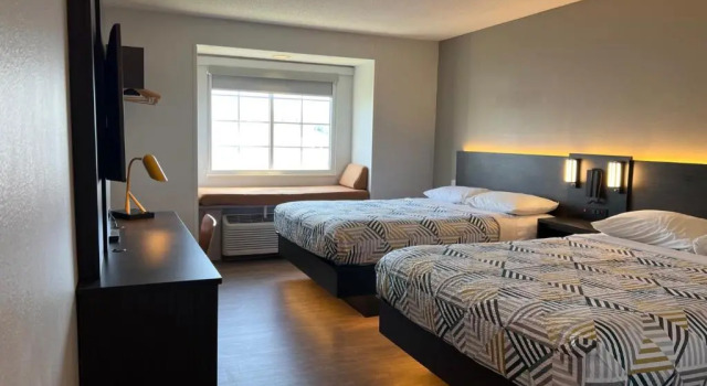 Четырёхместный номер Standard Motel 6 Indianapolis Carmel