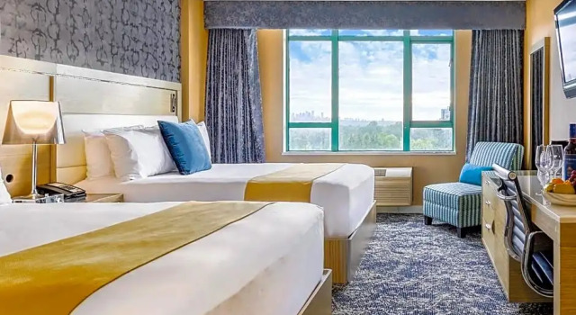 Номер Deluxe Executive Plaza Hotel Metro Vancouver
