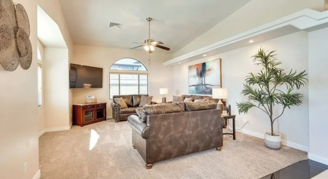 Lake Havasu City Escape w/ Pool, Patio & Grill!, Забронировать Отель Лейк-Хавасу-Сити штат Аризона