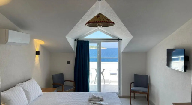 ADAYELI BUTIK HOTEL, Rezerwuj Hostel Hotele w Karaburun z parkingiem, Parking