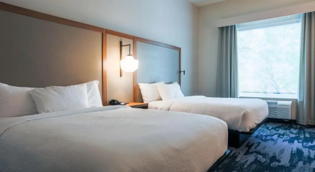 Четырёхместный номер Standard с частичным видом Fairfield Inn & Suites Marquette