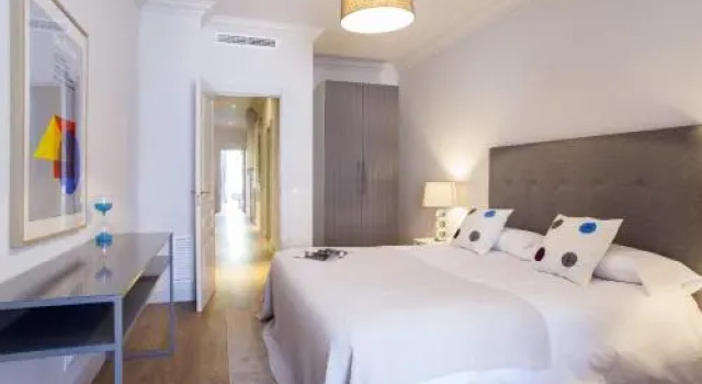 Friendly Rentals Broto, Забронировать Отель Эшампле Барселона, рядом с Приход Св. Августина