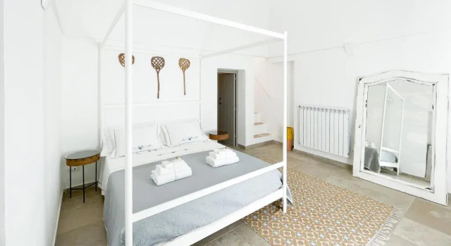 Trullo San Vincenzo con Piscina, Book Hostel / Vandrerhjem Hostels i Bari Province, Hostel / Vandrerhjem