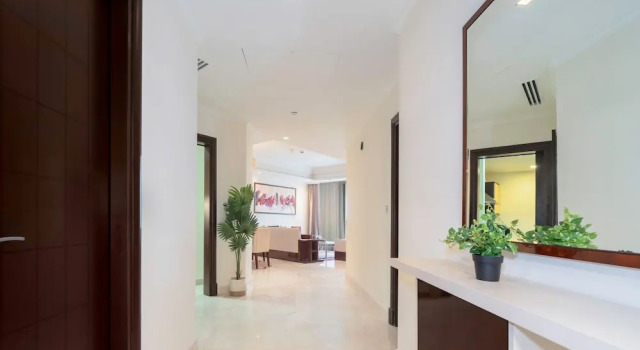 Апартаменты Deluxe Spacious One Bedroom with Beach Access