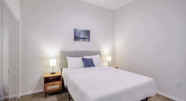 Апартаменты Deluxe с 3 комнатами CozySuites - Sky Central