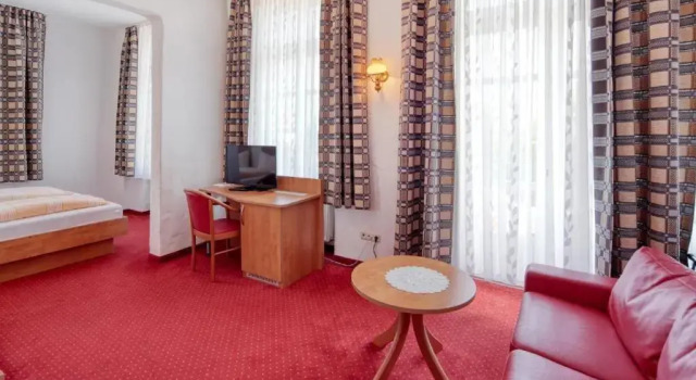 Четырёхместный номер Standard Hotel Restaurant Mathildenhof