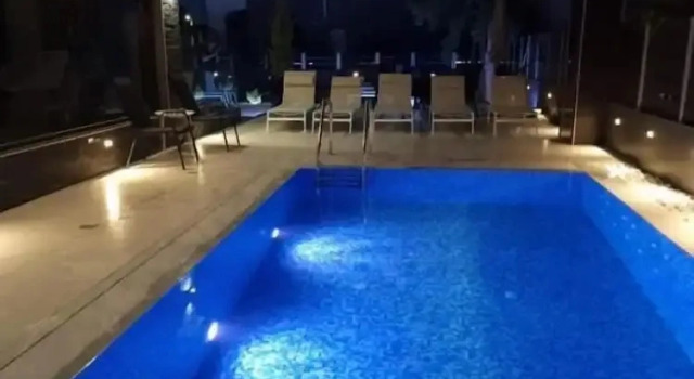 Люкс Deluxe с видом на бассейн LUXSUITES