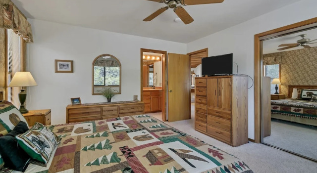 8 Crag Home with Private Indoor Hot Tub, Bike is Provided for Outdoor Activities by RedAwning
