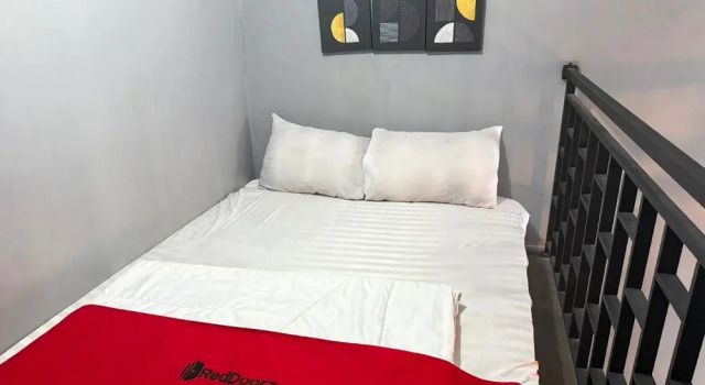 Полулюкс RedDoorz Syariah near Taruna Nusantara Magelang