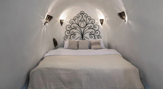Dandy Cave Villa - Romantic Private & Luxurious - Waterfall Pool - Hot Tub -Up to 8 People, Забронировать Вилла Эмпорио-Санторини Санторини