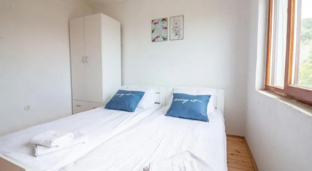 Casa Farmak - 4 Bedroom Lux Apartment with Infinity Pool & Lake View, Boek Appartement Hotels in Lake Ohrid met parkeren, Parkeren