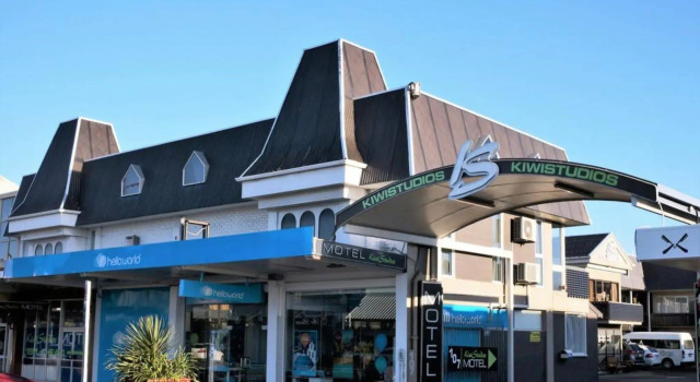 Kiwi Studios Motel, Rezerwuj Motel Hotele w Auckland Region z parkingiem, Parking