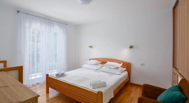 Beautiful Home in Sinj With 5 Bedrooms, Wifi and Outdoor Swimming Pool, Buchen Sie Hotel Hotels in Gespanschaft Split-Dalmatien mit Pool, Schwimmbad