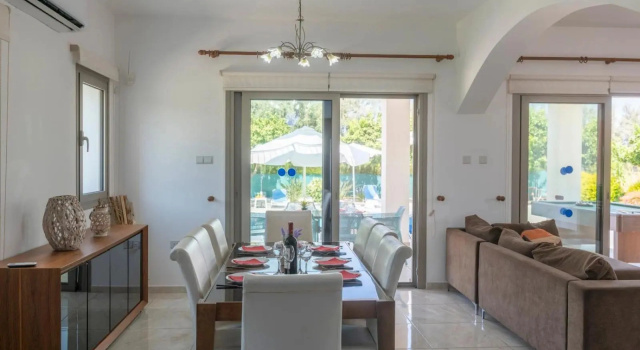 Rafaella Beach Villa- Pvt Pool-Near Sea/Beach, Rezervați Hotel Argaka Paphos