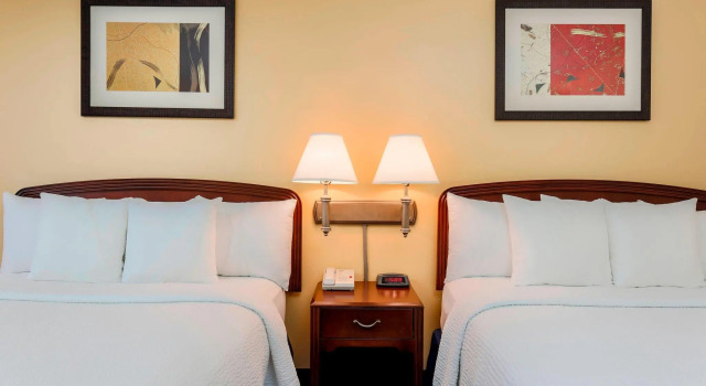 Четырёхместный номер Standard Courtyard by Marriott Dallas Lewisville