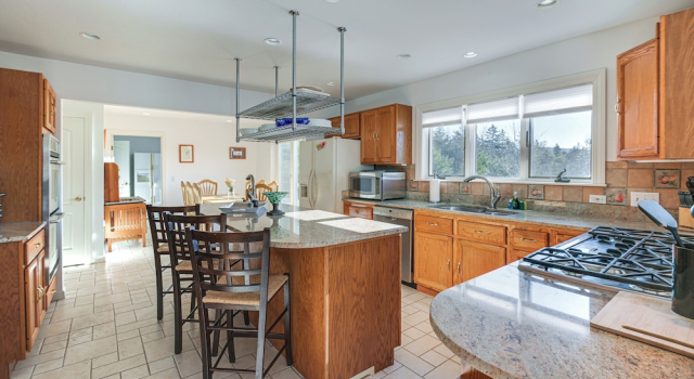 Коттедж Acadia Adventure Base: 4,500-sq-ft Group Getaway