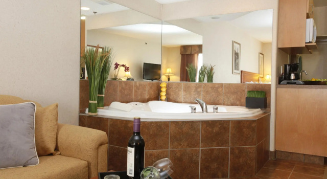 Stonebridge Hotel Dawson Creek, Buchen Sie Hotel Hotels in British Columbia mit Pool, Schwimmbad