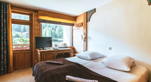 Номер Classic с балконом и с видом на озеро La Maison Hôtel Les Peupliers