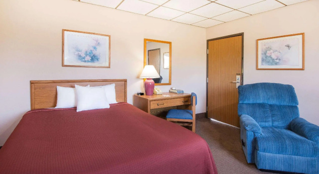 Двухместный номер Standard Super 8 by Wyndham Abilene KS