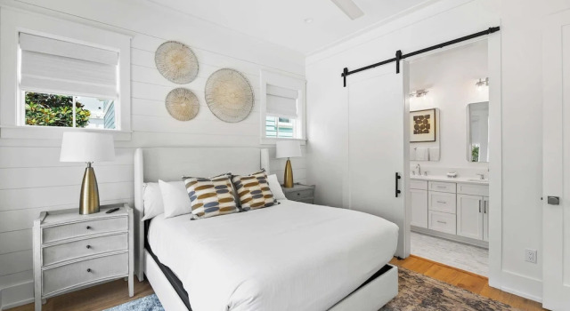 Beautiful Seacrest Home, Sleeps 16 - Lagoon Pool and Beach Tram Service, Book Feriehus Villaer i Seacrest, Villa
