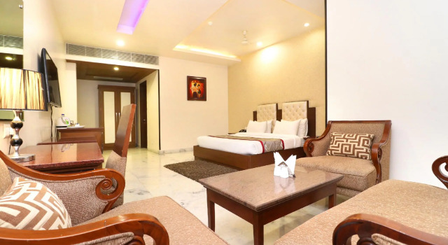Номер Premium Hotel Leela Grande