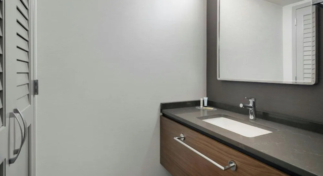 Люкс Courtyard by Marriott Tampa North/I-75 Fletcher