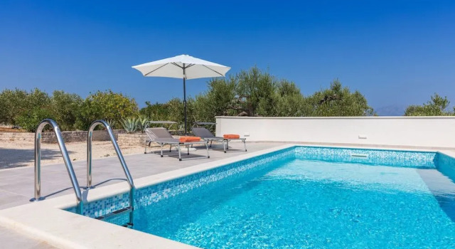 Villa Dubrava Tranquil Retreat Nestled in an Olive Grove for Serene Escapes, Reserva ahora Villa Hoteles en Croatian Islands con aparcamiento, Aparcamiento