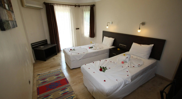 Hotel Holiday Calbis