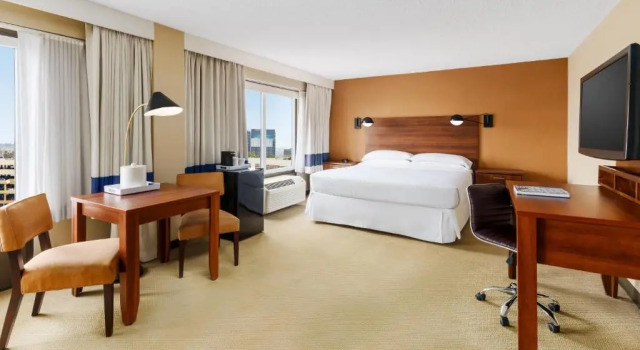Двухместный полулюкс Four Points by Sheraton Los Angeles International Airport (США)