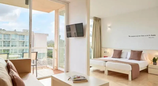 Полулюкс с балконом и с видом на бассейн Zafiro Alzinar Mar Adults Only - Refurbished 2025