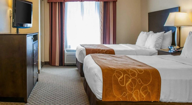 Четырёхместный люкс Comfort Suites French Lick
