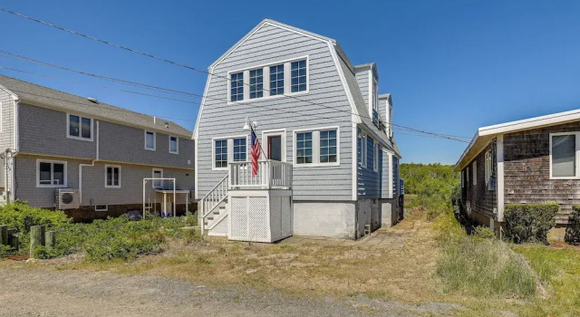 Коттедж Inviting Rockport Rental w/ Deck: Walk to Beach!