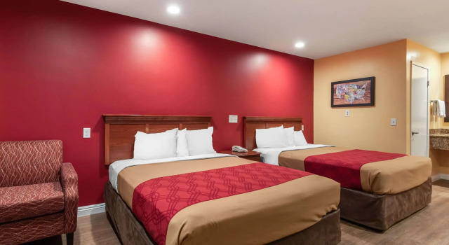 Четырёхместный номер Standard Rodeway Inn Carson - Los Angeles South