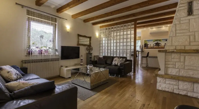 Вилла с 5 комнатами Villa Sunshine