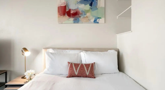 Arlington Sophisticated Studio Apartment, Забронировать Апартаменты/квартира Отели Арлингтон с парковкой, рядом с Arlington Museum of Art, Парковка
