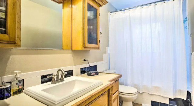 Коттедж Charming Hampton Bays Home 5 Mi to Coopers Beach