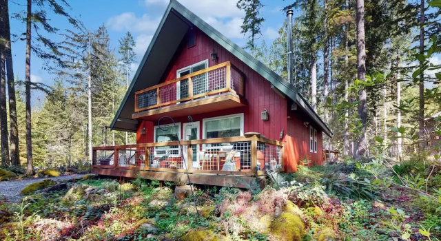 Коттедж Dog-friendly 3 BR Cabin W & Decks & Bunk Room