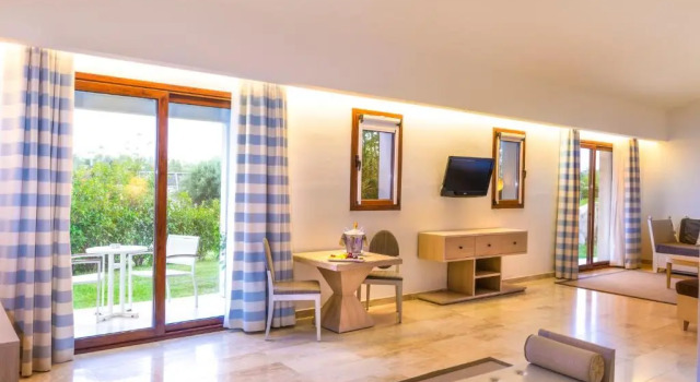 Полулюкс Grande Baia Resort & Spa