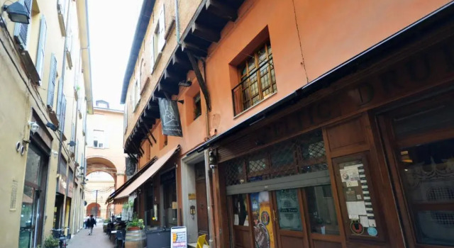 4-Tourist House Bologna-Studio, Забронировать Отель Болонья провинция Болонья, рядом с Башня Гарисенда