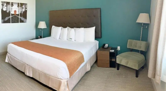 Двухместный номер Standard с балконом Redac Gateway Hotel Torrance